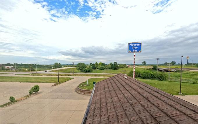 Pleasant Stay Inn & Suites Carnforth Экстерьер фото
